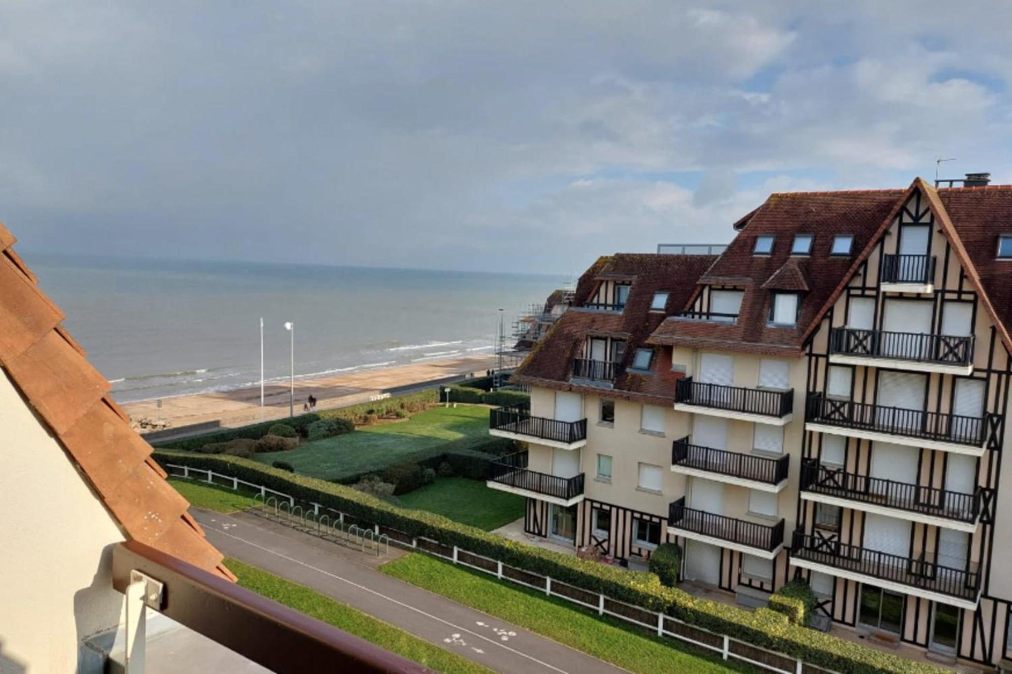 Apartment With Balcony Close To The Beach Cabourg Eksteriør billede